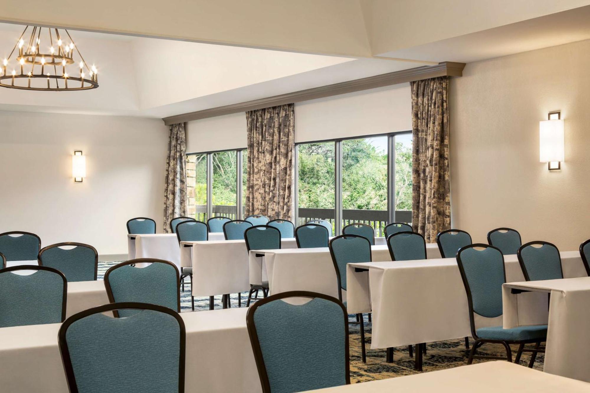 Hilton Garden Inn Monterey Exterior foto